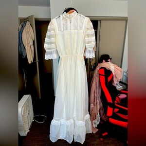 Vintage gunne sax wedding dress